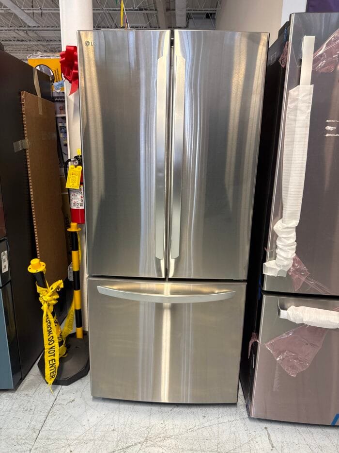 LG LFCS22520S 30 in. W 22 cu. ft. French Door Refrigerator with Ice Maker in Stainless Steel - Image 2