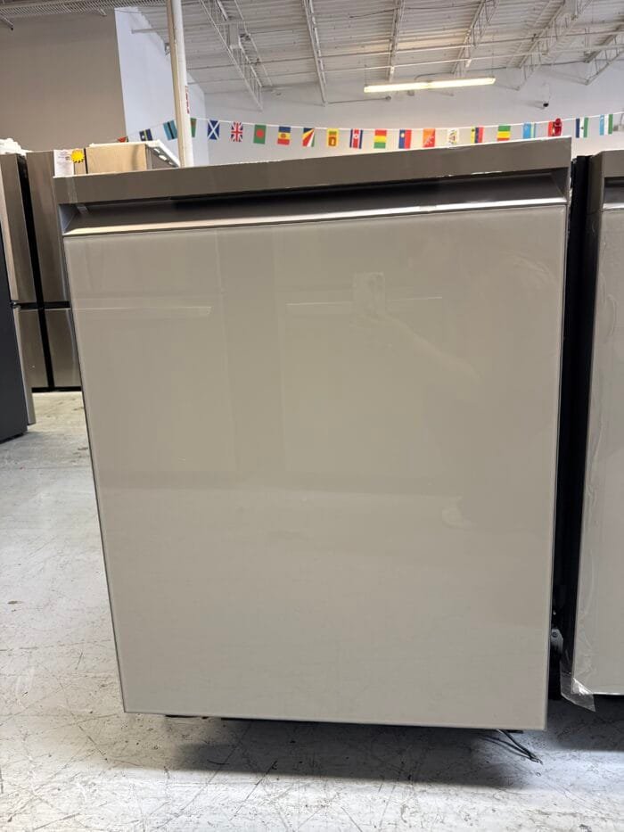 SAMSUNG DW80CB545012AA Bespoke Smart 46 dBA Dishwasher with StormWash and AutoRelease Door in White Glass - Image 2