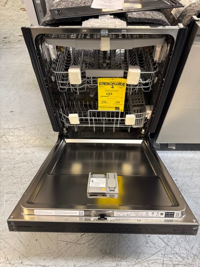 SAMSUNG DW80CB545012AA Bespoke Smart 46 dBA Dishwasher with StormWash and AutoRelease Door in White Glass - Image 3