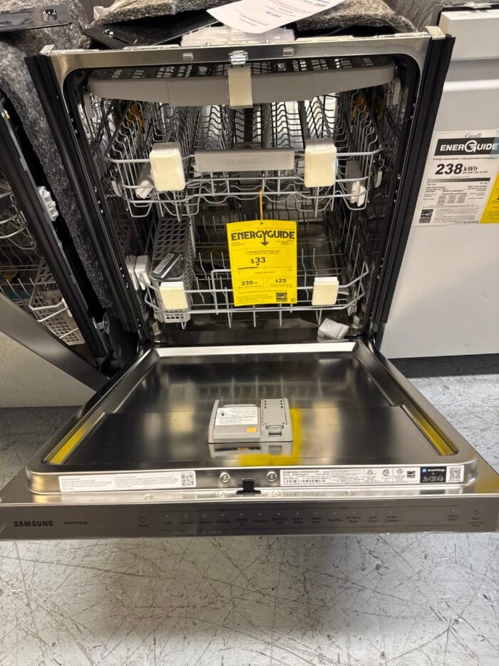 SAMSUNG DW80CB545012AA Bespoke Smart 46 dBA Dishwasher with StormWash and AutoRelease Door in White Glass - Image 3