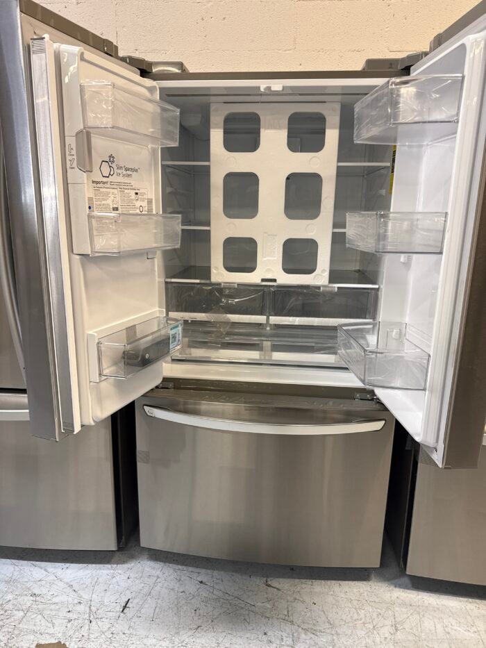 LG LHFS28XBS 28.cu. ft. 3 Door French Door Refrigerator with Ice and Water with Single Ice in Stainless - Image 3
