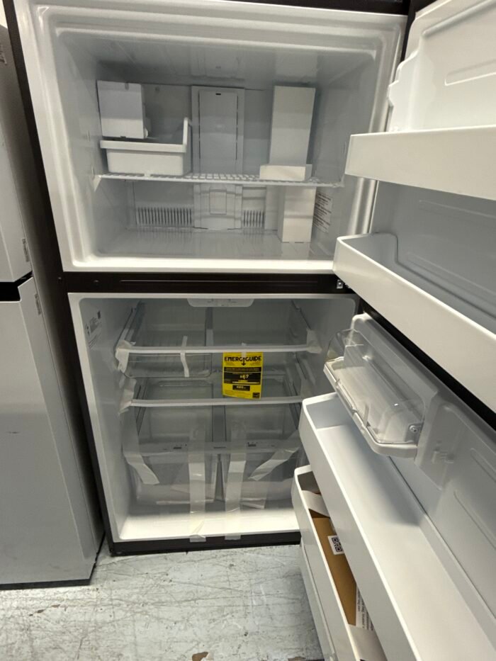 GE GIE21GSHSS 21.1 cu. ft. Top Freezer Refrigerator in Stainless Steel with Factory-Installed Icemaker & Upfront Temperature Controls - Image 3