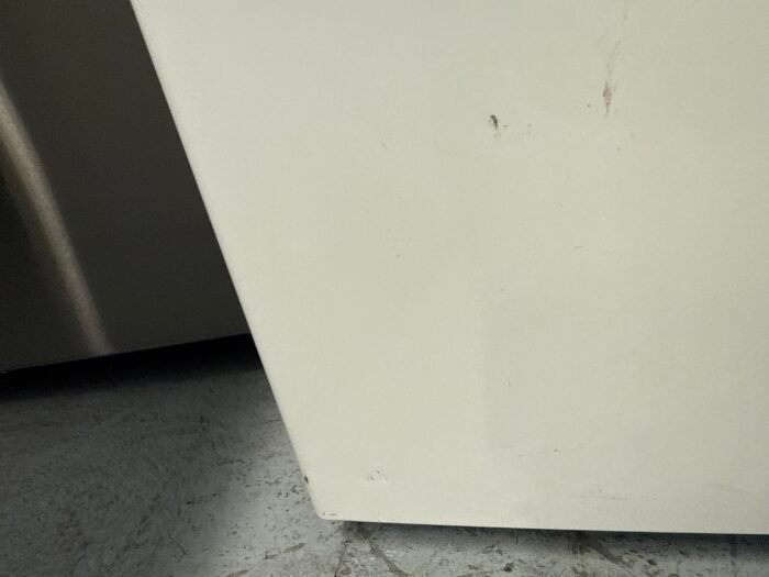 GE LTCS20020W 30 in. W 20 cu. ft. Top Freezer Refrigerator w/ Multi-Air Flow and Reversible Door in White - Image 7