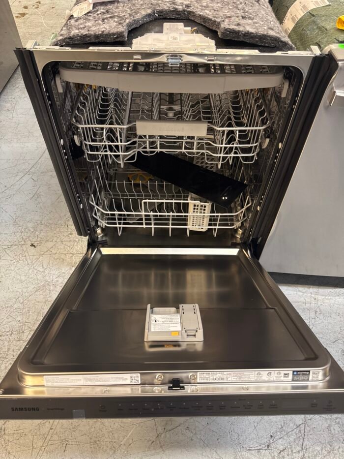 SAMSUMG DW80CG5450SRAA 24 in. Built-In Tall Tub Smart Dishwasher in Stainless Steel with StormWash and AutoRelease Door - Image 3