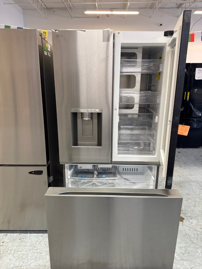 LG LRYKC2606S 26 cu. ft. Counter-Depth MAX French Door Refrigerator w/ Mirrored Instaview & 4 types of ice, PrintProof Stainless Steel - Image 4
