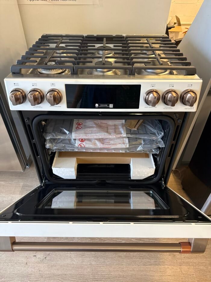 CAFE CGS700P4MW2 30 in. 5.6 cu. ft. Smart Slide-In Gas Range in Matte White with True Convection, Air Fry - Image 4