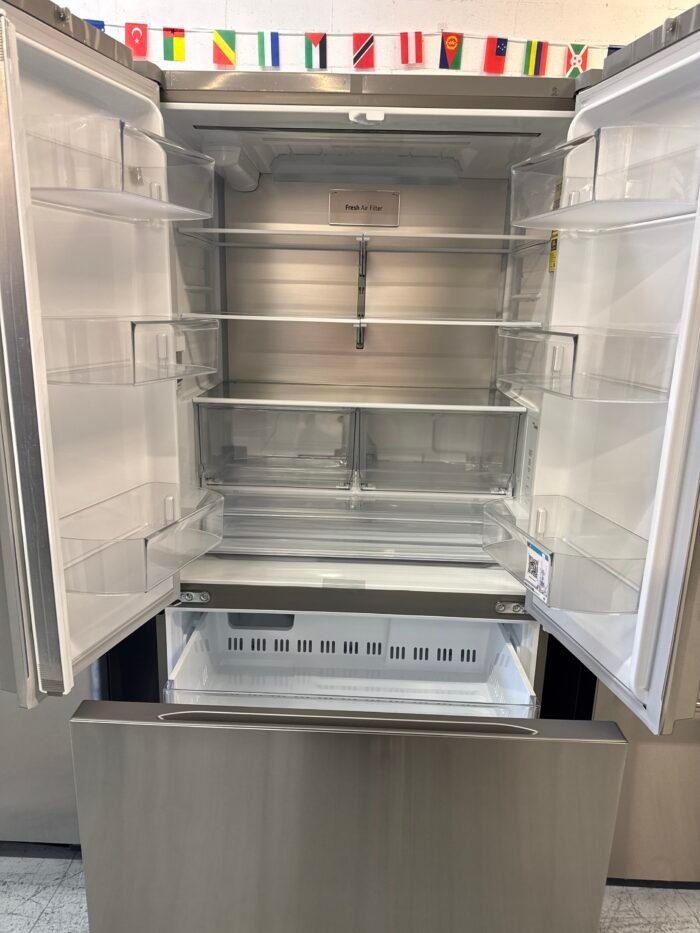 LG LF25Z6211S 36 in. 25 cu. ft. Counter-Depth MAX with Zero Clearance 3-Door French Door Refrigerator with Thin Door Design - Image 3