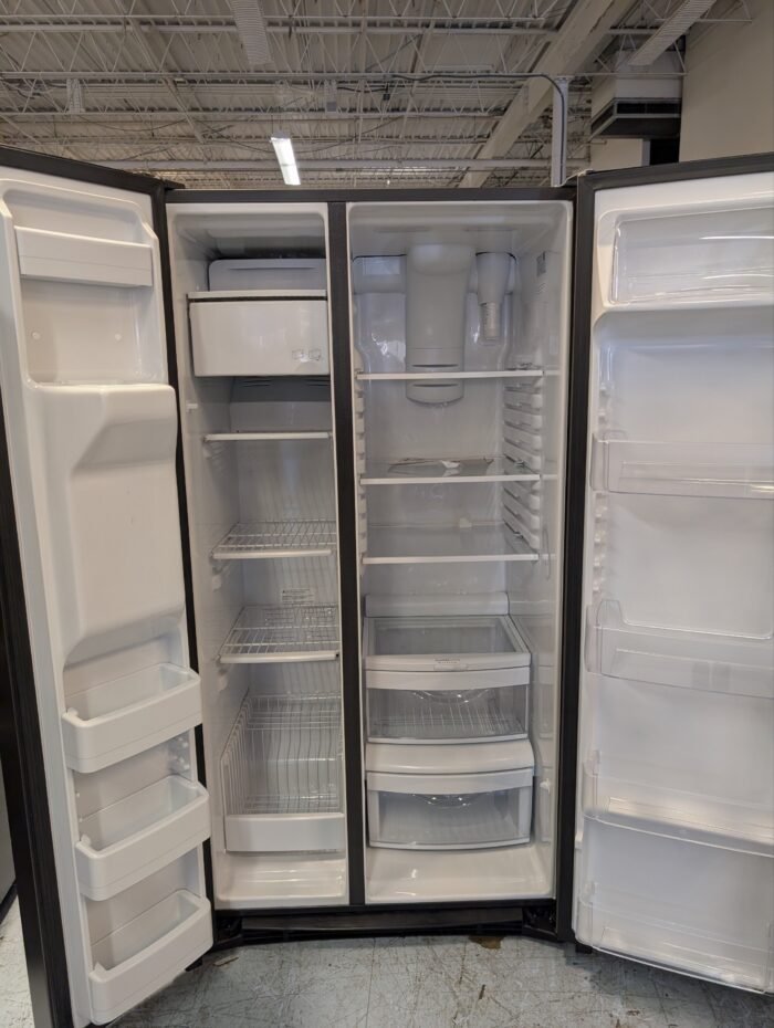 GE GSS25GMPES 25.3 CU.FT. side by side - Image 2