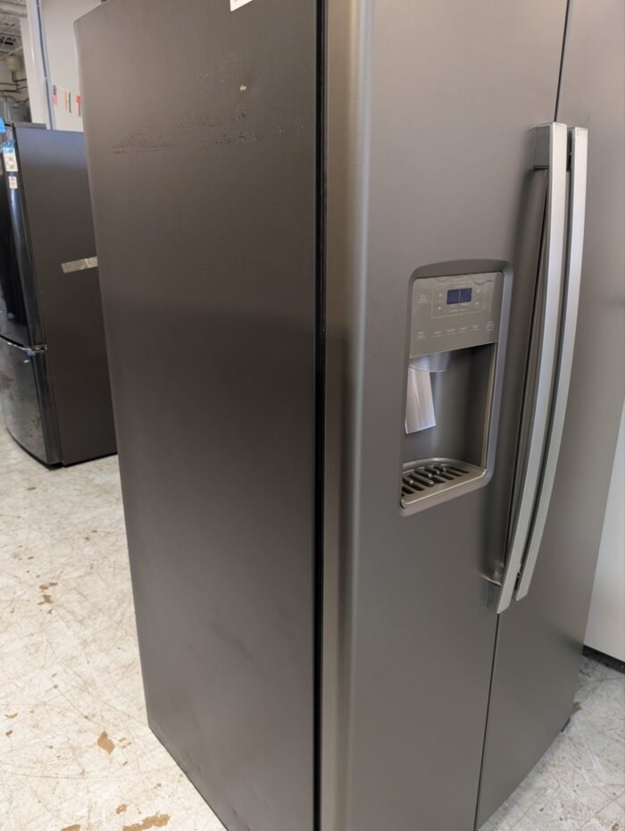 GE GSS25GMPES 25.3 CU.FT. side by side - Image 3