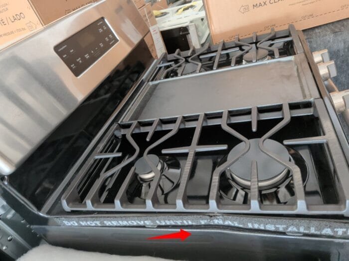 GE JGBS66REKSS 30 in. 5.0 cu. ft. Freestanding Gas Range in Stainless Steel with Griddle - Image 4