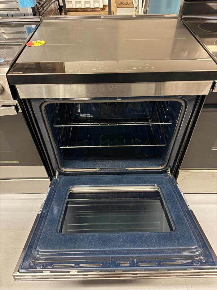 SAMSUNG NSI6DG9300SRAA Bespoke 30 in. 6.3 cu. ft. 4-Burner Element Smart Slide-In Induction Range in Stainless Steel with Air Fry - Image 3