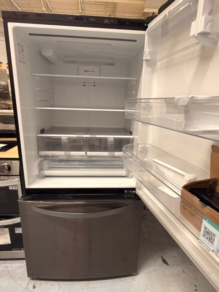 LG LRDCS2603D 33 in. W 26 cu. ft. Bottom Freezer Refrigerator w/ Multi-Air Flow and Smart Cooling in PrintProof Black Stainless Steel - Image 4