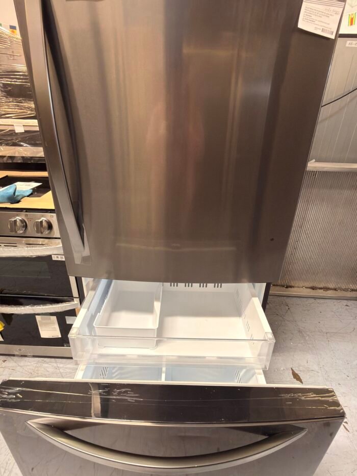 LG LRDCS2603D 33 in. W 26 cu. ft. Bottom Freezer Refrigerator w/ Multi-Air Flow and Smart Cooling in PrintProof Black Stainless Steel - Image 3