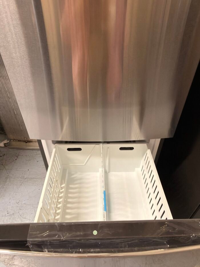 LG GLE12HSPSS 11.9 cu. ft. Bottom Freezer Refrigerator in Stainless Steel, Counter Depth - Image 4