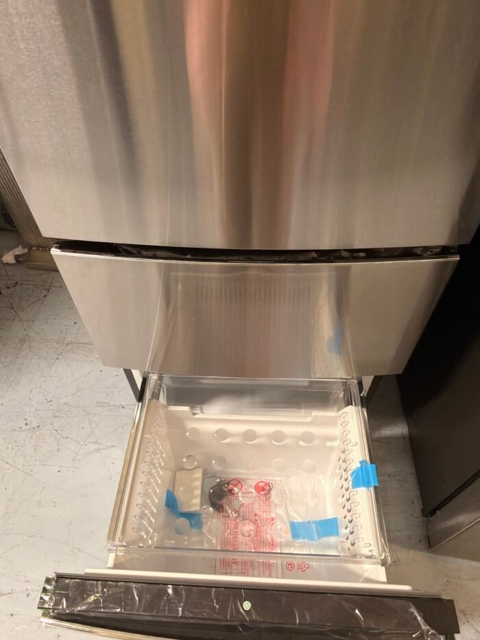 LG GLE12HSPSS 11.9 cu. ft. Bottom Freezer Refrigerator in Stainless Steel, Counter Depth - Image 5