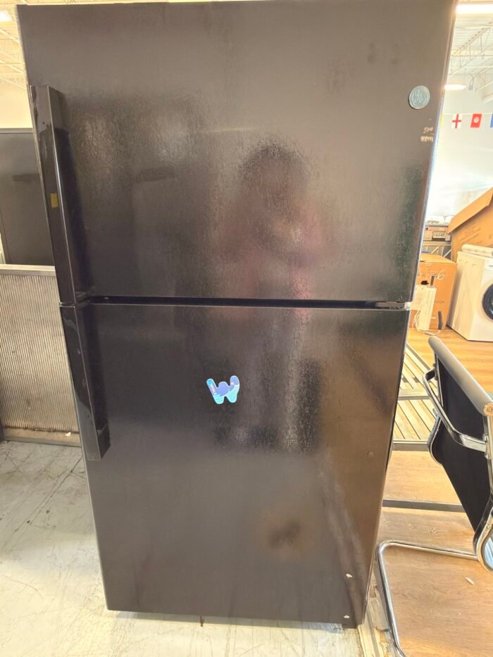 GE GTE22JTNRBB GE 21.9-cu ft Top-Freezer Refrigerator ( Black ) ENERGY STAR Certified - Image 2
