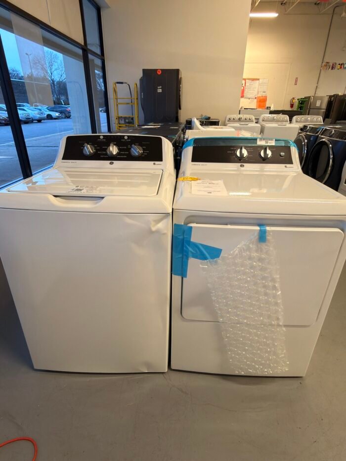 GE GTW525ACW0WB & GTX52EASPWB GE® 4.3 cu. ft. Capacity Washer with Stainless Steel Basket, GE 6.2 cu. ft. Capacity Electric Dryer - Image 2