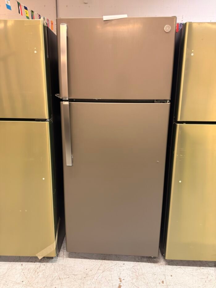 GE GTE18GMNRES 17.5 cu. ft. Top Freezer Refrigerator in Slate, Fingerprint Resistant - Image 2