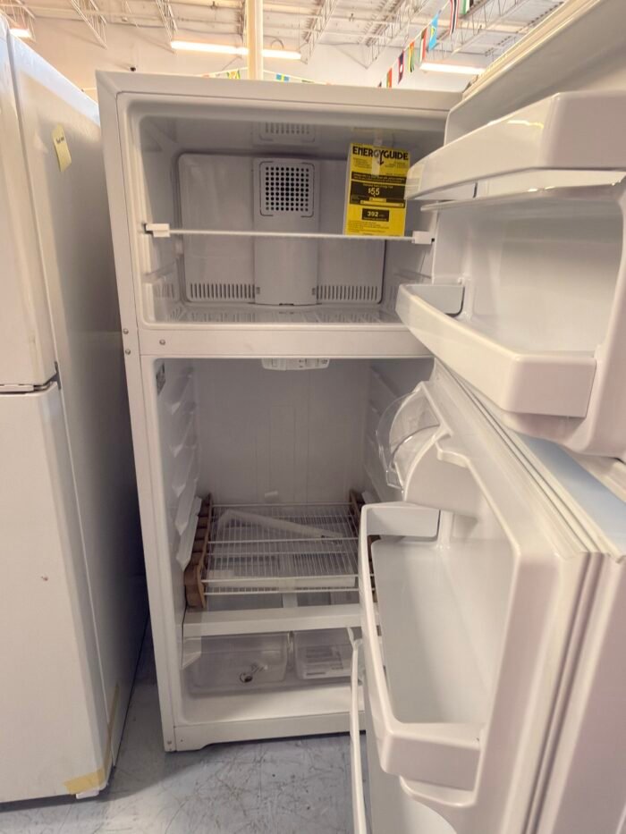 GE GTS17DTNRWW 16.6 cu. ft. Top Freezer Refrigerator in White - Image 3