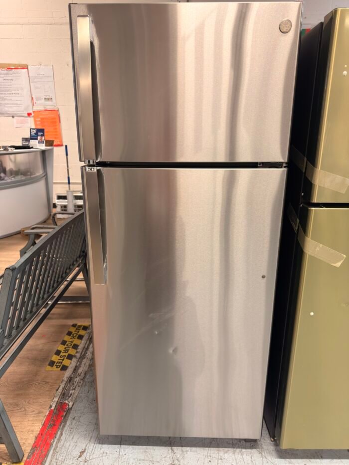 GE GTS18HYNRFS 17.5 Cu. Ft. Top Freezer Refrigerator in Fingerprint Resistant Stainless Steel - Image 2