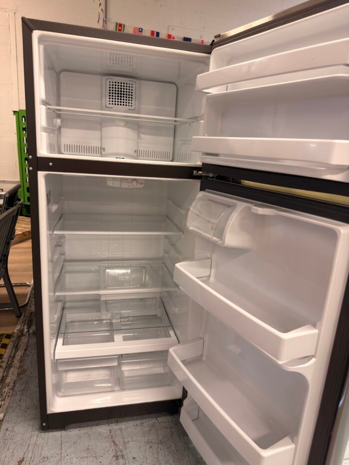 GE GTS18HYNRFS 17.5 Cu. Ft. Top Freezer Refrigerator in Fingerprint Resistant Stainless Steel - Image 3