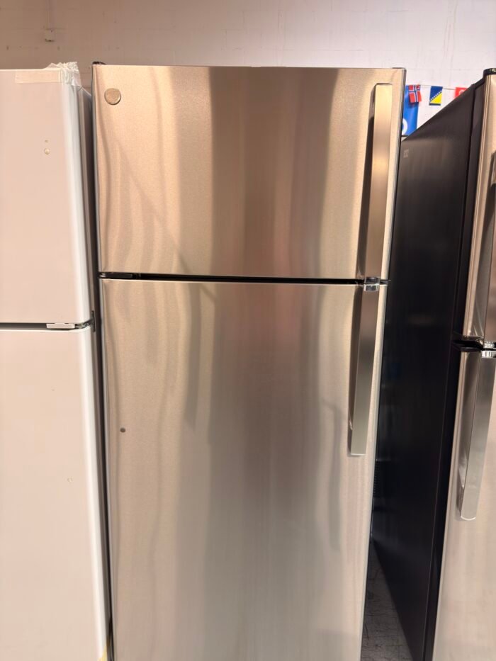 GE GTS18HYNRFS 17.5 Cu. Ft. Top Freezer Refrigerator in Fingerprint Resistant Stainless Steel - Image 2