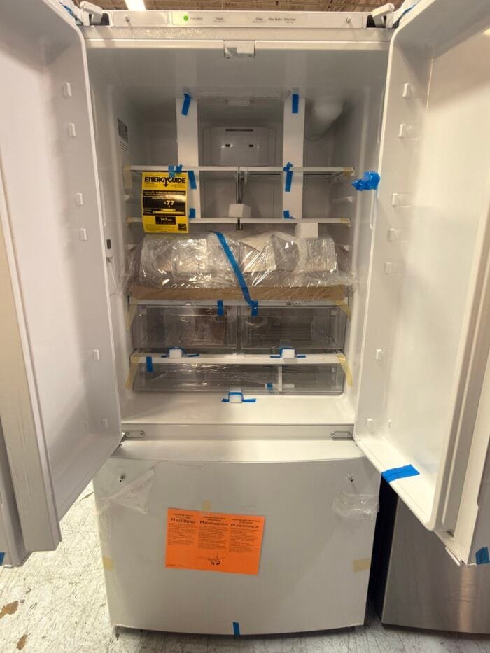 GE GWE19JGLWW 18.6 cu. ft. Counter Depth French Door Refrigerator in White - Image 3