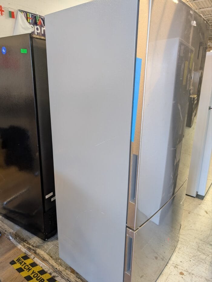 GE GBE17HYRFS 17.7 Cu. Ft. Counter-Depth Bottom-Freezer Refrigerator - Image 4