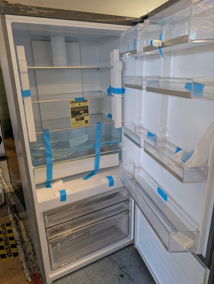 GE GBE17HYRFS 17.7 Cu. Ft. Counter-Depth Bottom-Freezer Refrigerator - Image 3