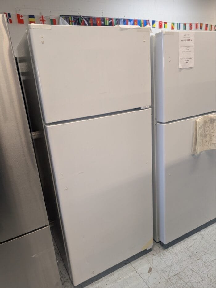 GE GTS18HGNRWW 17.5 Cu. Ft. Top-Freezer Refrigerator - Image 2