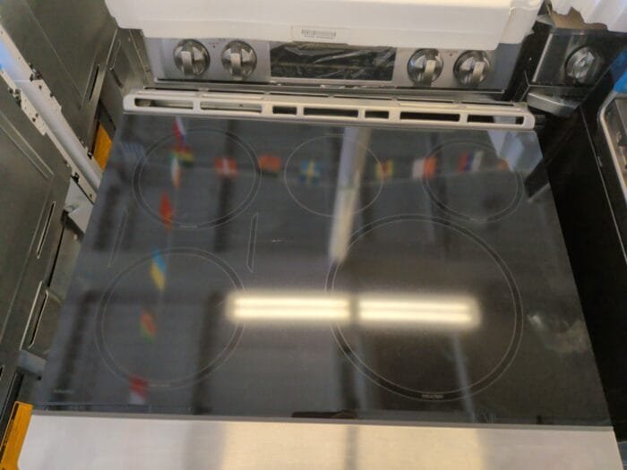 cafe CHS900P2MS1 Smart Slide-In, Front-Control, Induction and Convection Range - Image 4