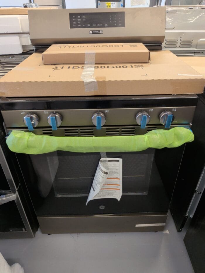 GE GGF600AVES Free-Standing Gas Convection Range with No Preheat Air Fry and EasyWash - Image 2