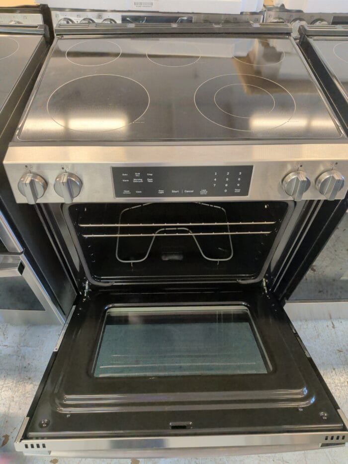 GE GRS500PVSS   5 Burner Element Slide-In Electric Range in Stainless Steel with Crisp Mode - Image 3