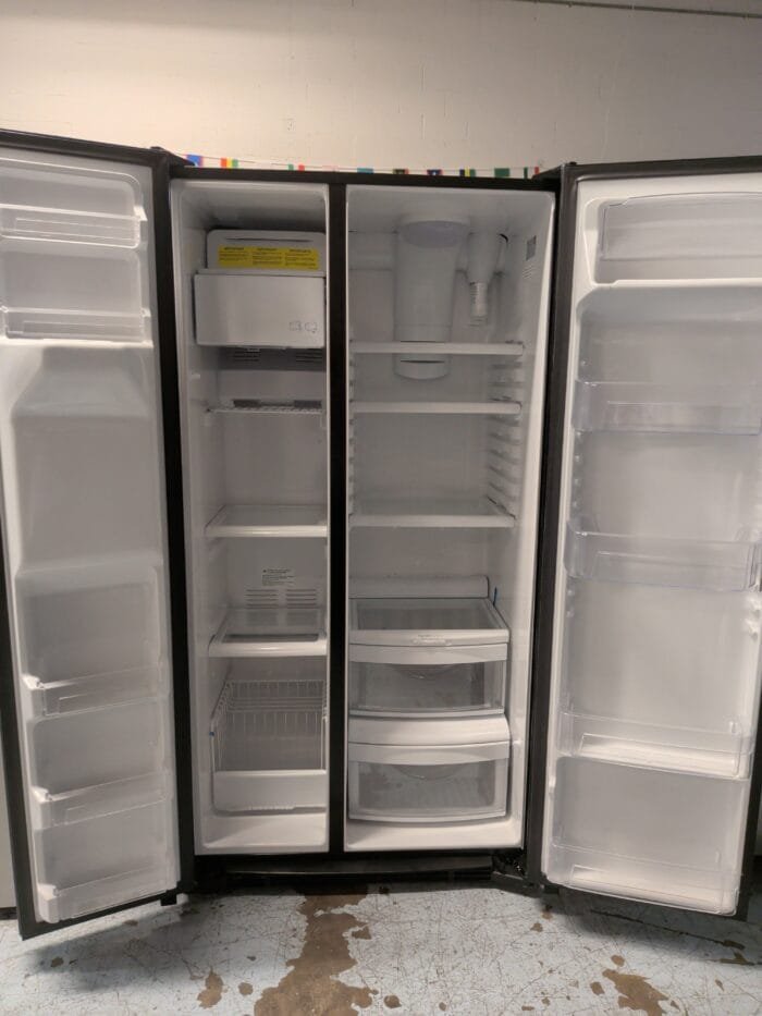 GE GZS22DGJBB  21.9 Cu. Ft. Counter-Depth Side-By-Side Refrigerator - Image 3