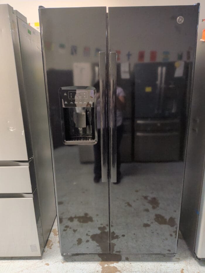 GE GZS22DGJBB  21.9 Cu. Ft. Counter-Depth Side-By-Side Refrigerator - Image 5