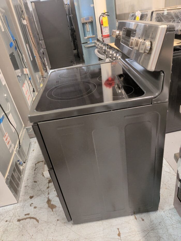 GE JBS86SPSS 30" Free-Standing Electric Double Oven Convection Range - Image 5