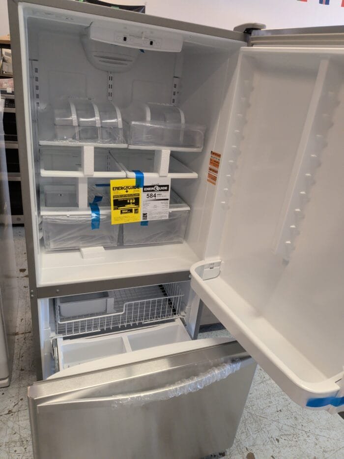 Whirlpool bottom  WRB322DMBM 33-inches wide Bottom-Freezer Refrigerator- 22 cu. ft - Image 3