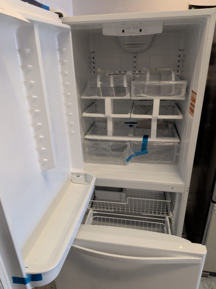 Whirlpool WRB322DMBW 33-inches wide Bottom-Freezer Refrigerator 22 cu. ft - Image 3