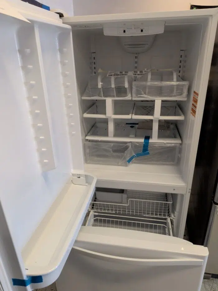 Whirlpool WRB322DMBW 33-inches wide Bottom-Freezer Refrigerator 22 cu. ft - Image 3