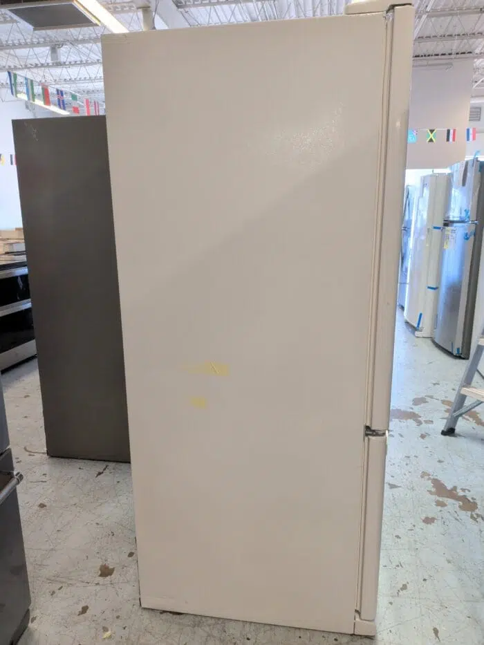 Whirlpool WRB322DMBW 33-inches wide Bottom-Freezer Refrigerator 22 cu. ft - Image 5