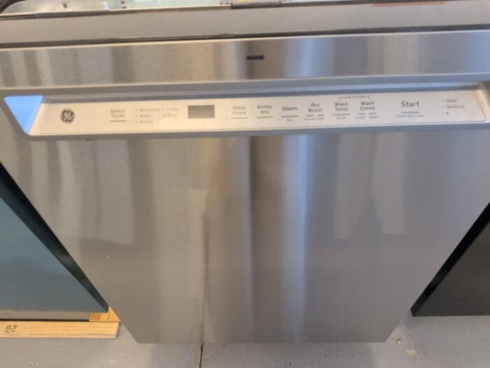 GE diswasher GDF670YVFS Front Control with Stainless Steel Interior Dishwasher with Sanitize Cycle - Image 4