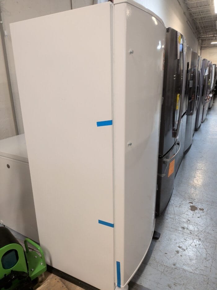 Whirlpool WRR56X18FW 31-inch Wide All Refrigerator with LED Lighting - 18 cu. ft. - Image 4