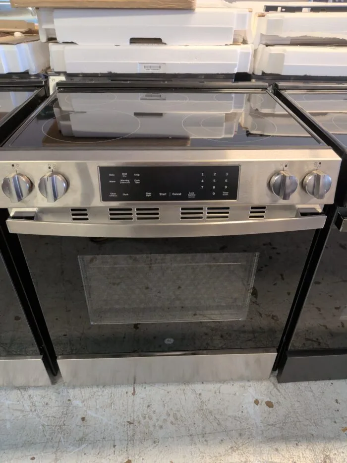 GE GRS500PVSS 30 in. 5 Burner Element Slide-In Electric Range in Stainless Steel with Crisp Mode - Image 2