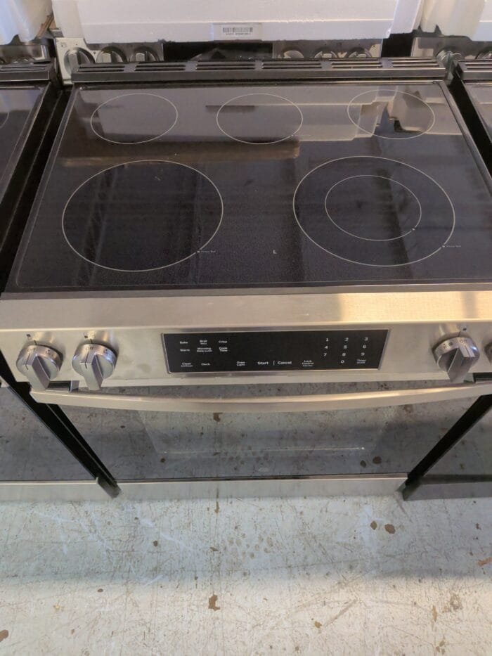 GE GRS500PVSS 30 in. 5 Burner Element Slide-In Electric Range in Stainless Steel with Crisp Mode - Image 3