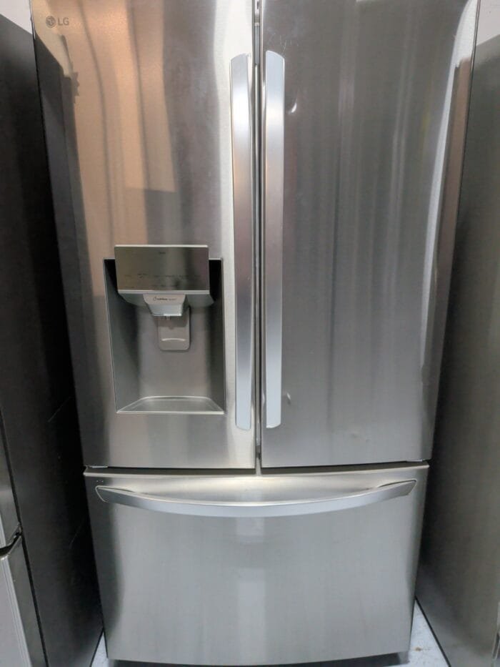 LG LHFS28XBS 28 cu. ft. 3 Door French Door Refrigerator with Ice and Water Dispenser and Craft Ice - Image 2
