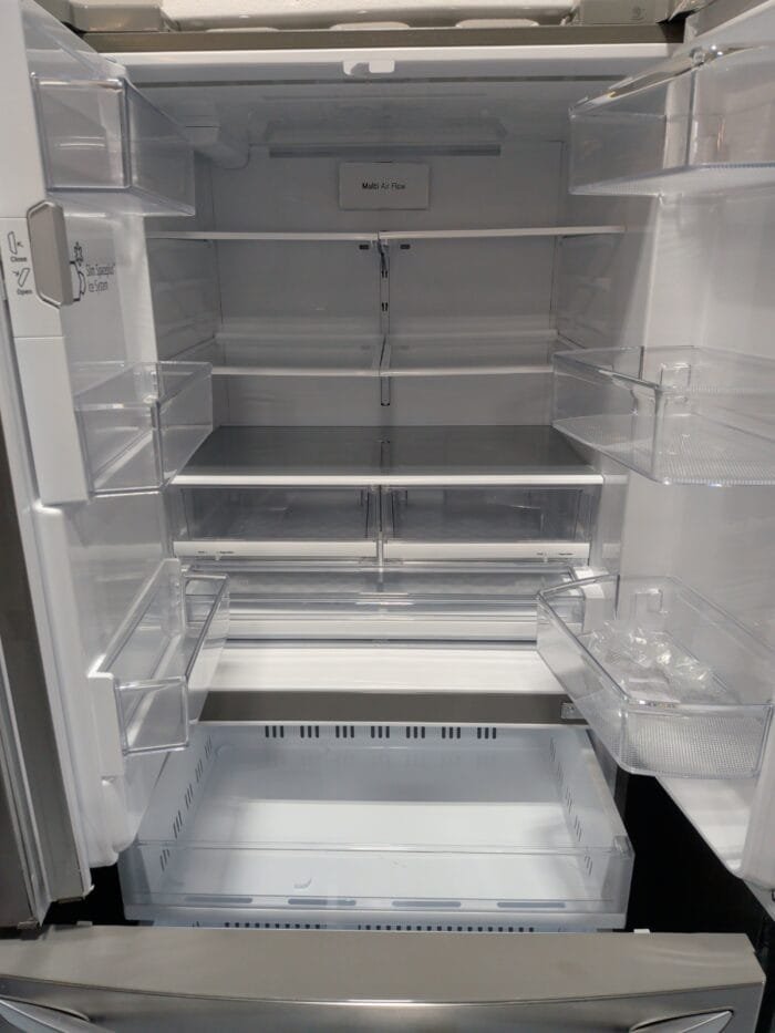 LG LHFS28XBS 28 cu. ft. 3 Door French Door Refrigerator with Ice and Water Dispenser and Craft Ice - Image 3