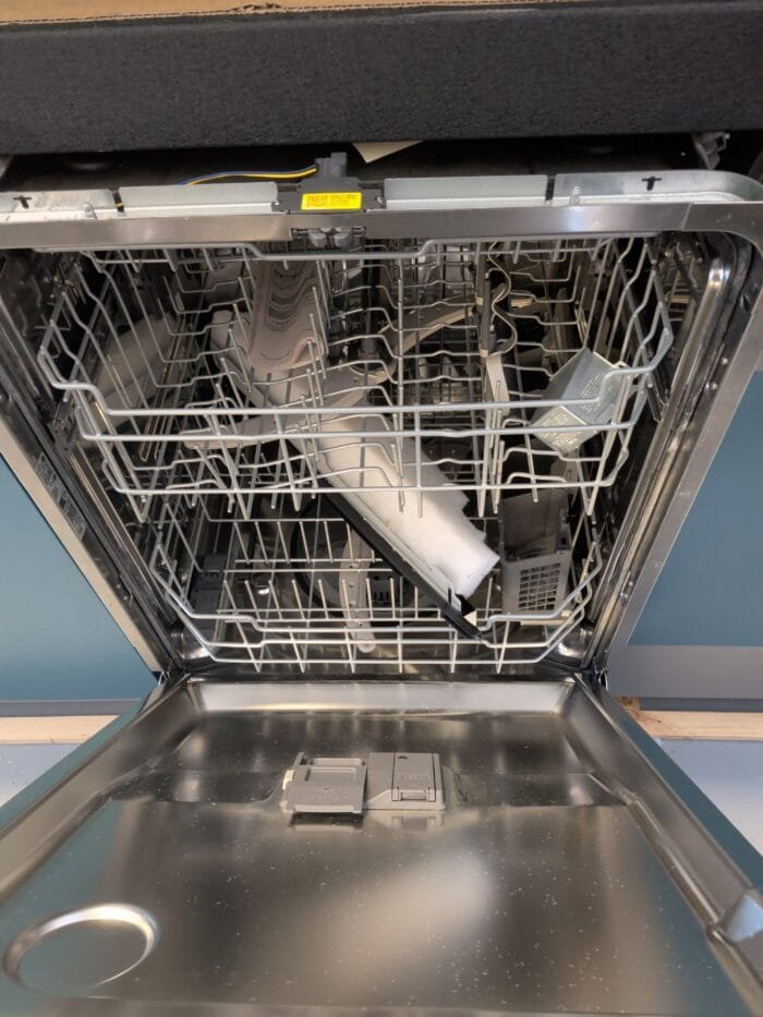 GE GDP670SYVFS Top Control with Stainless Steel Interior Dishwasher with Sanitize Cycle - Image 4