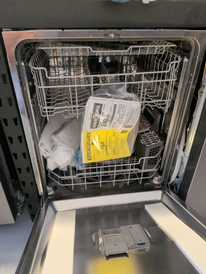 GE GDF670SYV1FS Front Control with Stainless Steel Interior Dishwasher with Sanitize Cycle - Image 3