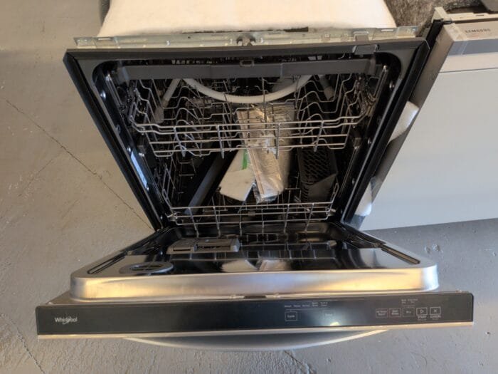 Whirlpool WDT750SAKZ Stainless Steel Dishwasher with AI Intelligent Wash - 47 dBA - Image 3