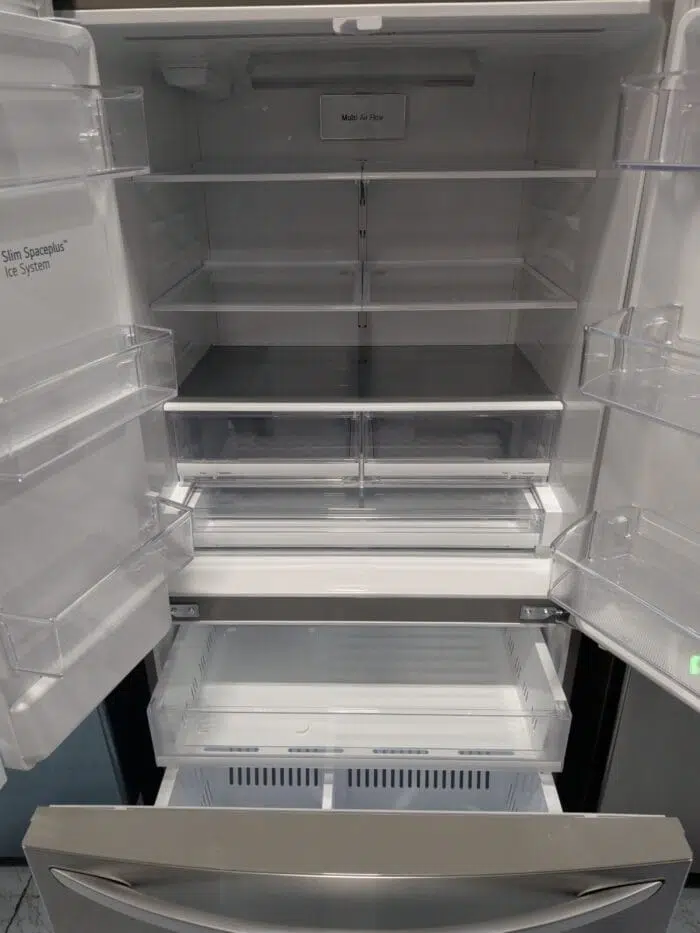 LG LHFS28XBS  28 cu. ft. 3 Door French Door Refrigerator with Ice and Water Dispenser and Craft Ice in PrintProof - Image 3